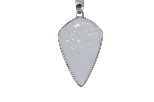 Elegant Textured Pointed Pendant