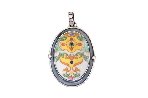Gorgeous Golden Colors Oval Pendant