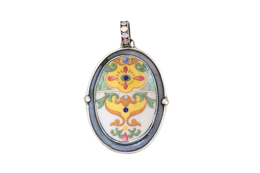 Gorgeous Golden Colors Oval Pendant