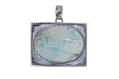 Majolica Glory En Francaise Pendant