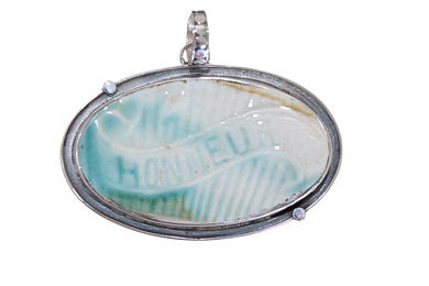 Majolica Honor En Francaise Pendant