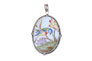 Oval Rope Stations Bird Pendant