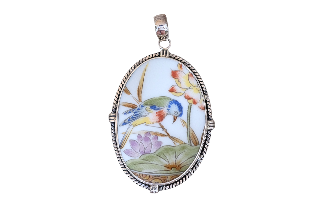 Oval Rope Stations Bird Pendant