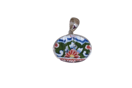 Oval Wavy Flower Pendant