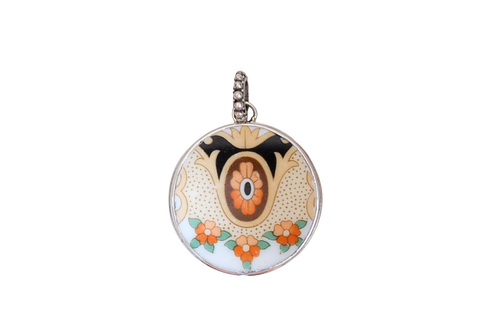 Round Cameo-like Pendant