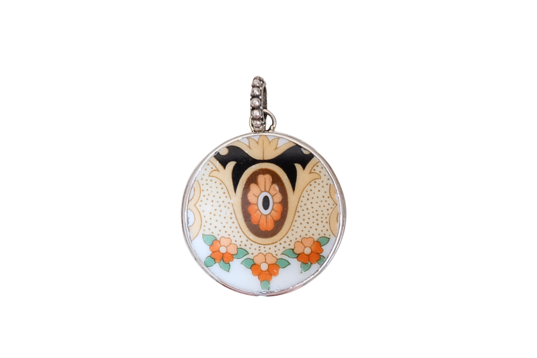 Round Cameo-like Pendant