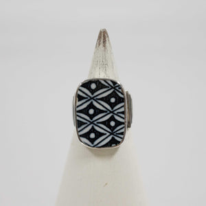 Size 6.5 Black Willow Ring