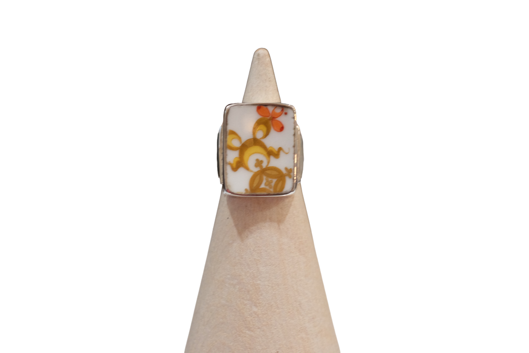 Size 6 Golden Scrolls Ring