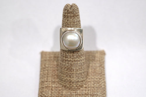 Size 6 Pearl Ring
