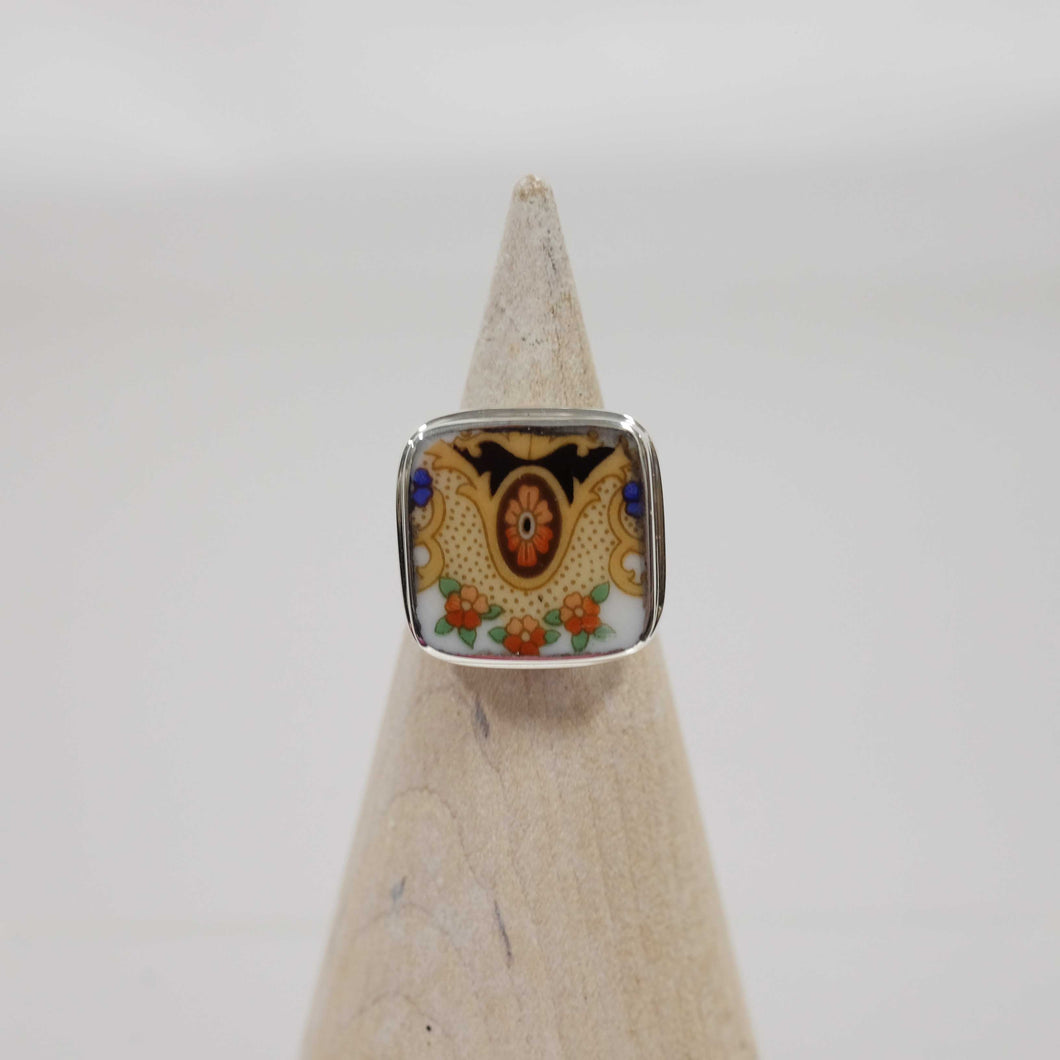 Size 7.5 Cameo Like Ring