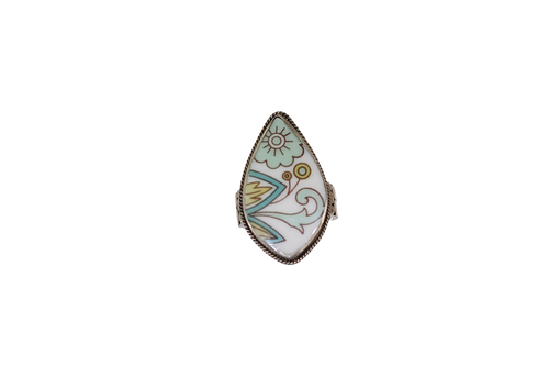 Size 7.5 Retro Flowers Ring