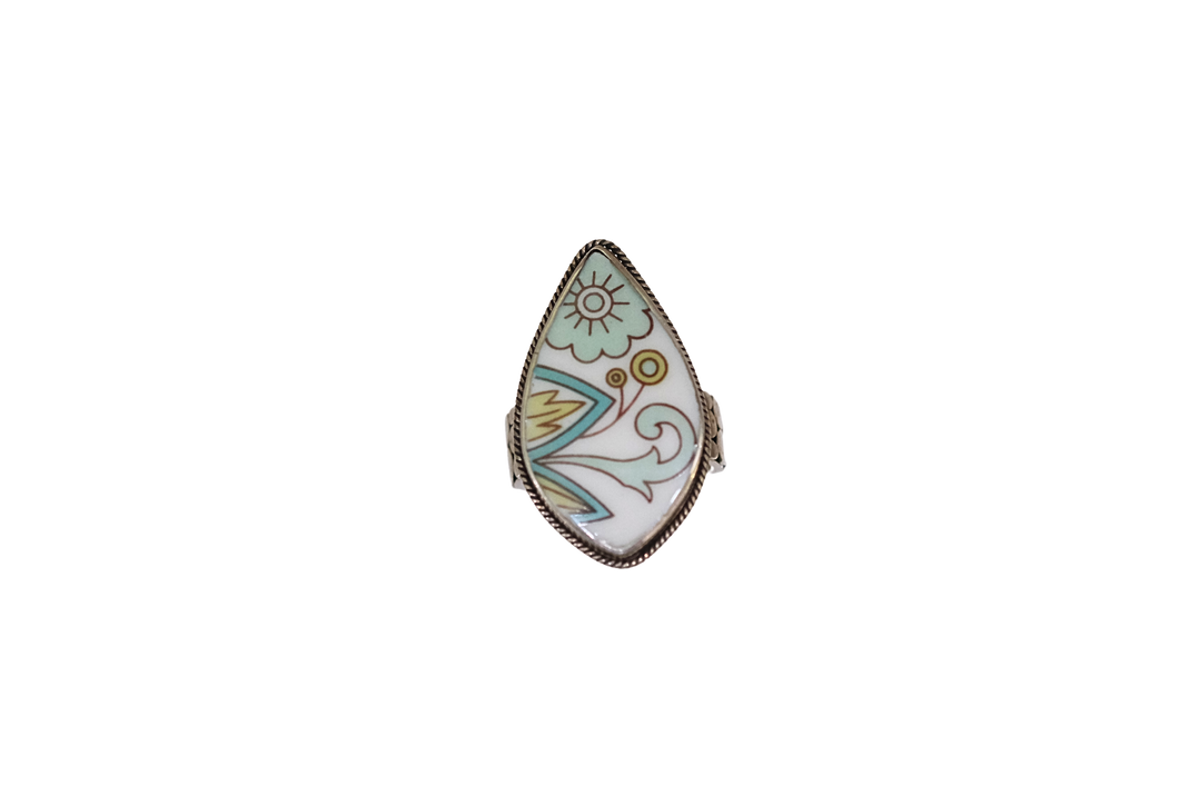 Size 7.5 Retro Flowers Ring