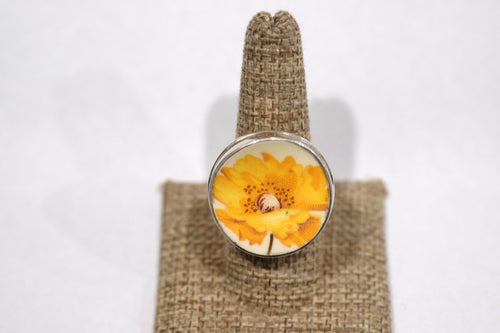 Size 8.5 Bold Yellow Ring