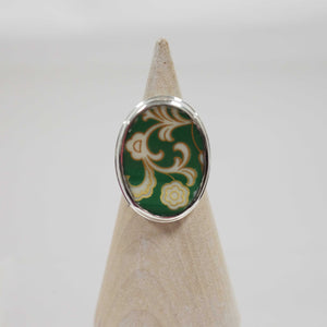 Size 8.5 Oval Green Floral Ring