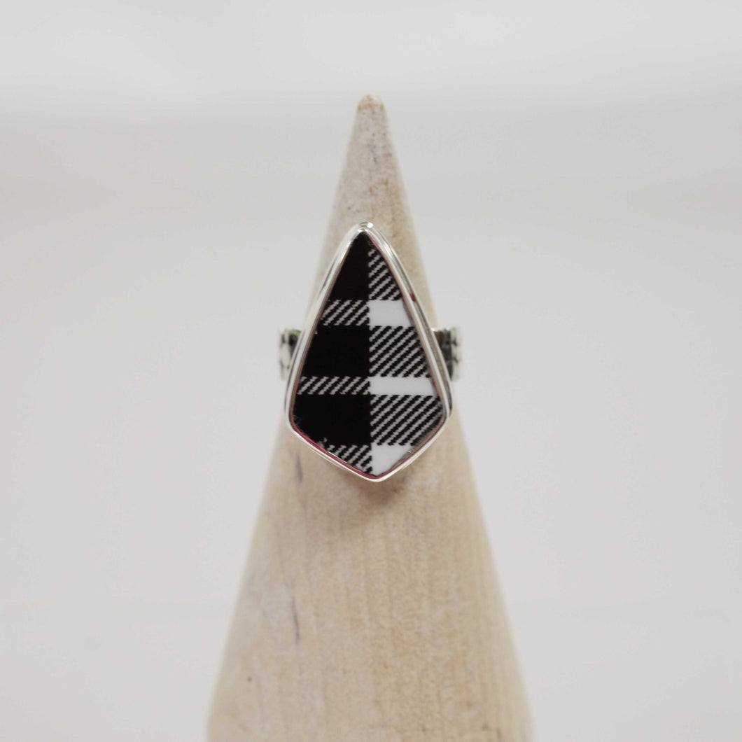 Size 8 Black and White Plaid Ring