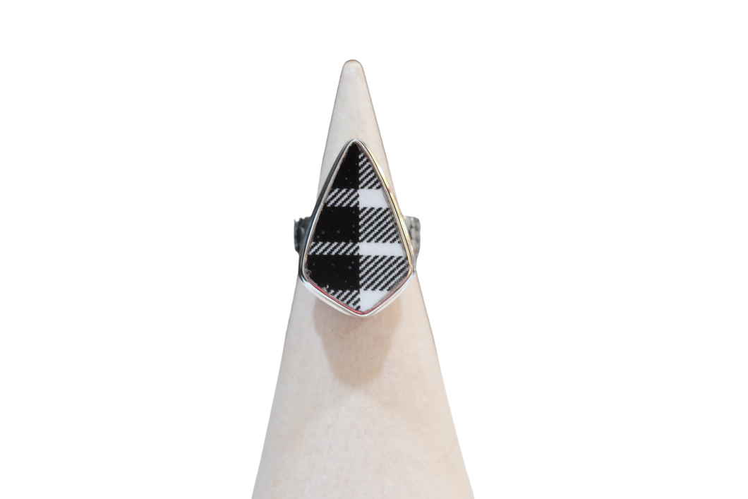 Size 8 Black and White Plaid Ring
