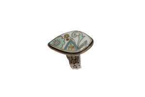 Size 7.5 Retro Flowers Ring