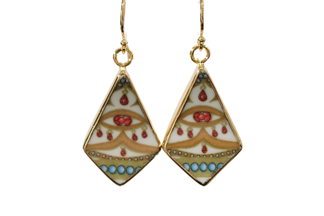 What a Gem Pointed Earrings