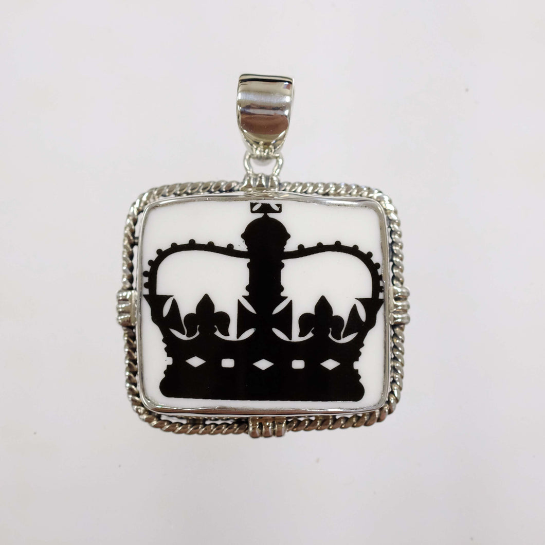 Rope Station Crown Pendant